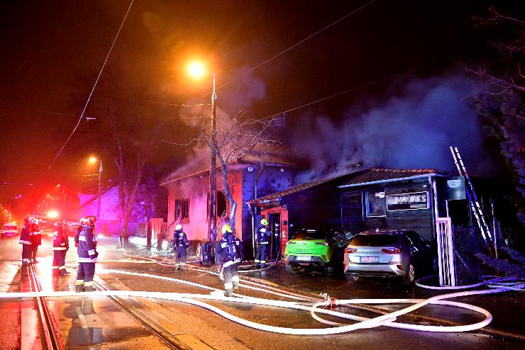 Halálos áldozat: Két épület lángolt kedd hajnalban a XV. kerületben